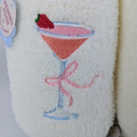 Slipper Strawberry Cosmopolitan Embroider Fleece Memory Foam Slip On L(9/10) NWT - Picture 3 of 14